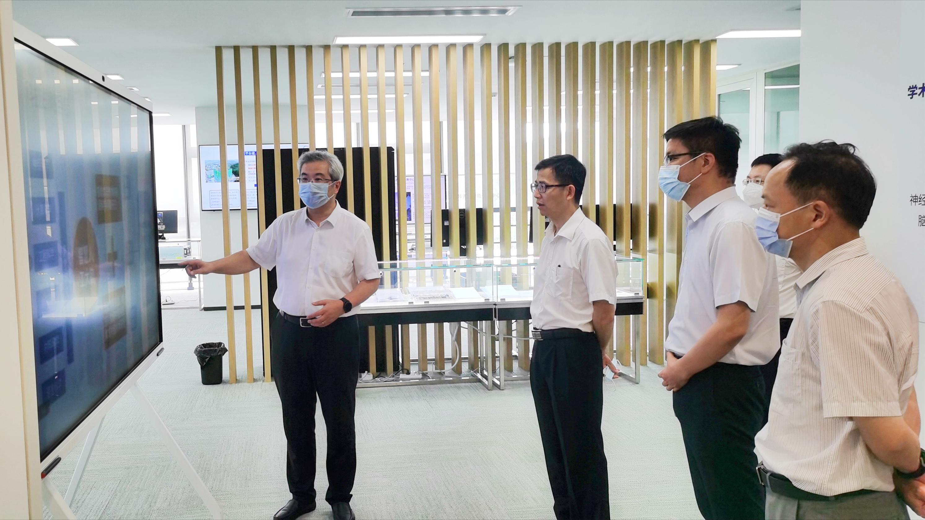 省科技廳吳世文副廳長率隊(duì)考察廣東省智能院